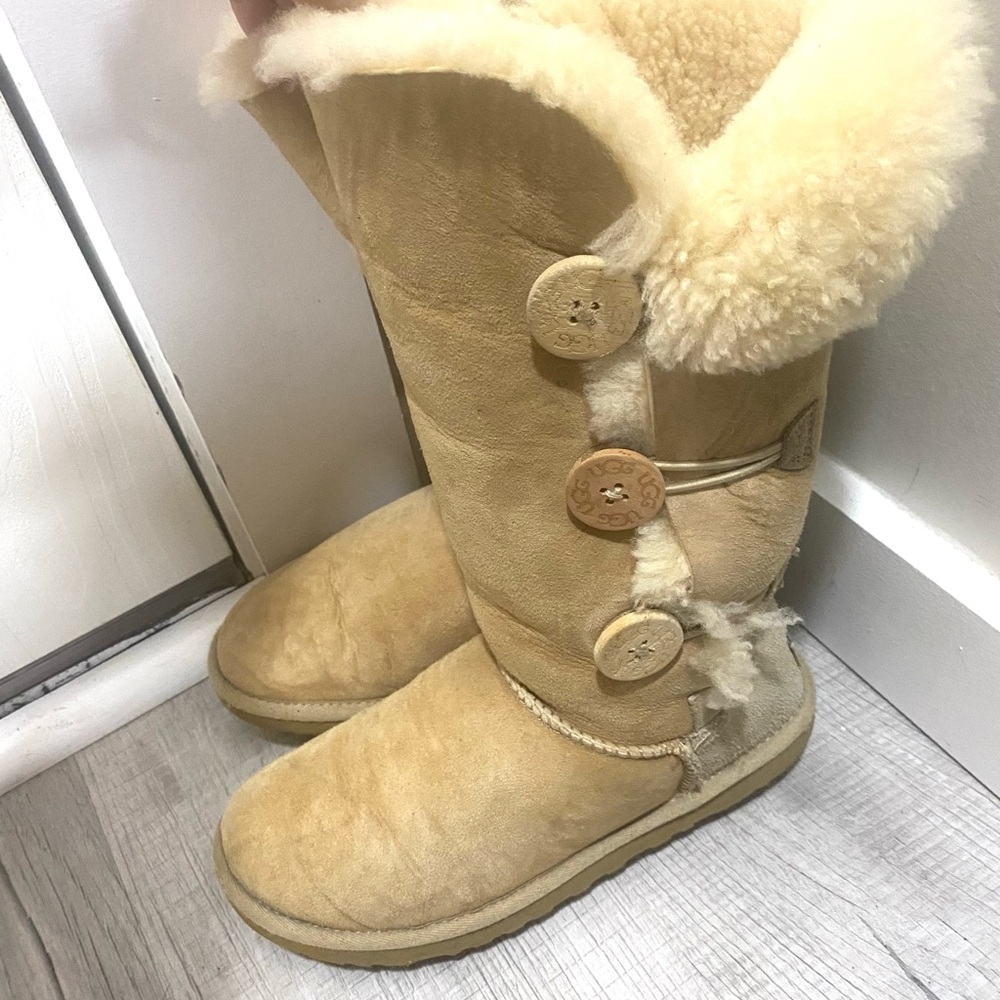 Like New UGG Bailey Button Triplet Boots with Signature Wooden Buttons Tan Suede